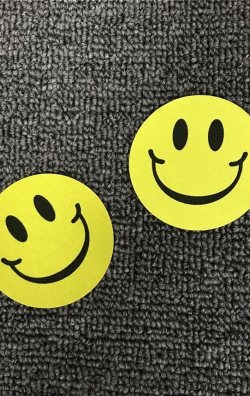 Smiley Desenli Göğüs Ucu Kapatıcı